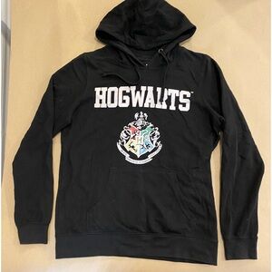 Unisex Size Medium Black Hoodie with Hogwarts and Logo on Front Top Sweater